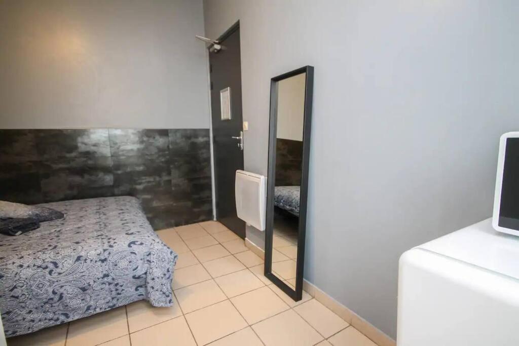01 - Chambre Avec Lit Double Ideal Jo 2024 Сен-Дени Экстерьер фото